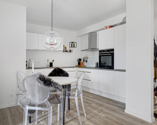 Fed 3-værelses lejlighed med walk-in og stor altan på Eternitten