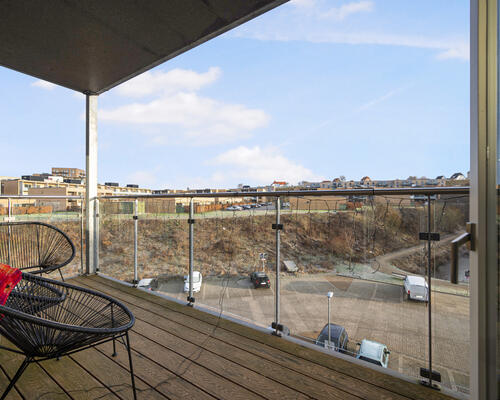 Fed 3-værelses lejlighed med walk-in og stor altan på Eternitten