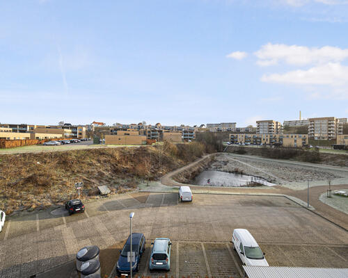 Fed 3-værelses lejlighed med walk-in og stor altan på Eternitten