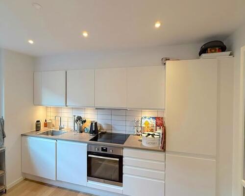 Renoveret 2-værelses lejlighed med altan