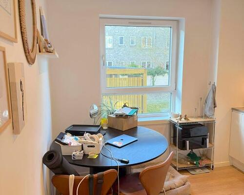 Renoveret 2-værelses lejlighed med altan