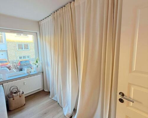 Renoveret 2-værelses lejlighed med altan