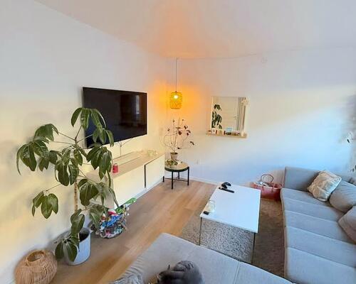 Renoveret 2-værelses lejlighed med altan