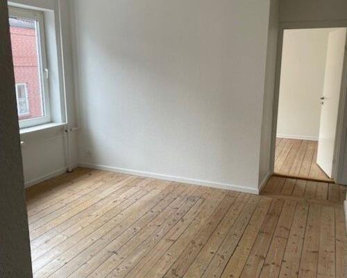 Lys 3-værelses med klassiske plankegulve