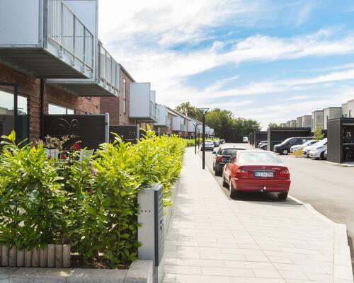 Lækker 2-vær. lejlighed på 1. sal med egen altan i nyopført ejendom i Hasselager.