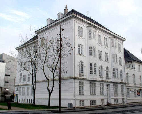 3 værelses lejlighed på hele 165 m² beliggende tæt på fjorden.