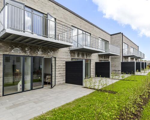 Nyopført lækker 3-vær. lejlighed på 1. sal med egen stor altan i Aarhus N.