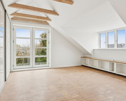 Fully Renovated House with Loft Rooms – Kollundvej, 2770 Kastrup