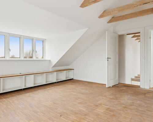 Fully Renovated House with Loft Rooms – Kollundvej, 2770 Kastrup