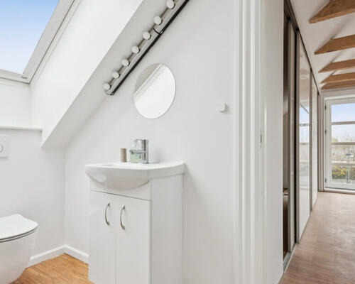 Fully Renovated House with Loft Rooms – Kollundvej, 2770 Kastrup