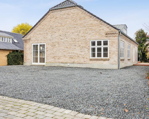 Fully Renovated House with Loft Rooms – Kollundvej, 2770 Kastrup