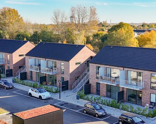 Lækker 2-vær. lejlighed på 1. sal med egen altan i nyopført ejendom i Hasselager.