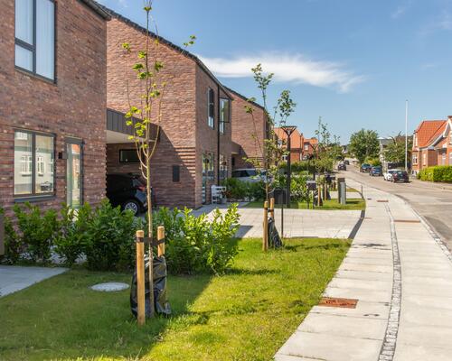 Lækker 2-vær. lejlighed med egen terrasse i nyopført ejendom i Hasselager.