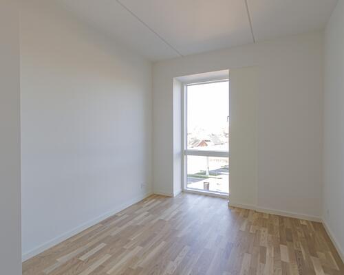 Rummelig 3-værelses lejlighed med 2 altaner