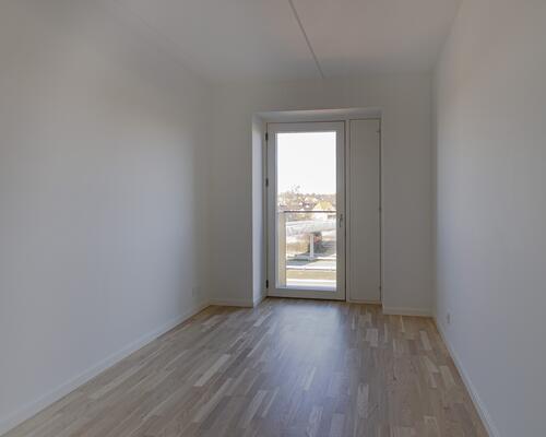 Rummelig 3-værelses lejlighed med 2 altaner