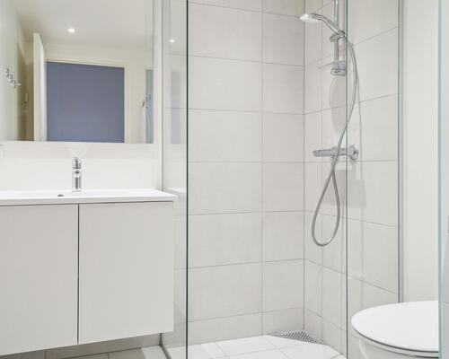 Lys og rummelig 4-værelses lejlighed med god planløsning og sydvendt altan - Ingen bindingsperiode!