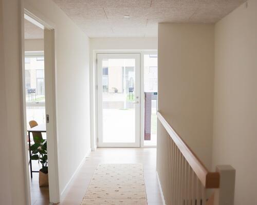 Skønt 4-værelses rækkehus på 106 m2 (93 m2 BBR) i 2-plan.