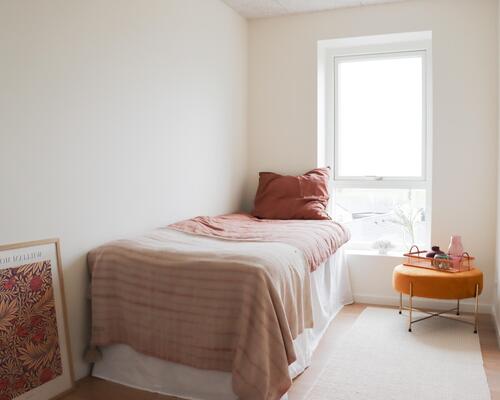 Skønt 4-værelses rækkehus på 106 m2 (93 m2 BBR) i 2-plan.