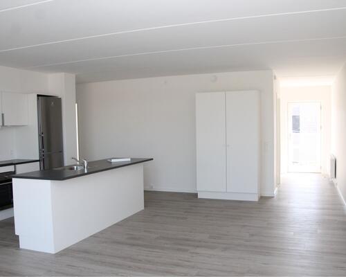 Lækker 4- værelses med skøn vestvent altan