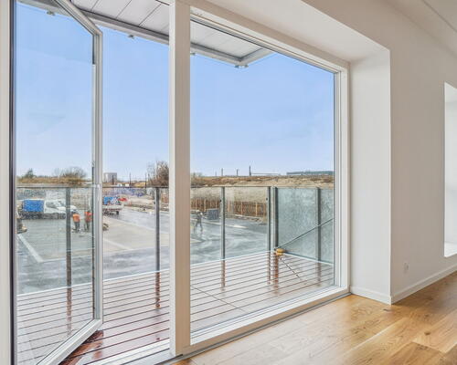 Rummelig og funktionel 3-værelses med stort køkken-alrum, walk-in-mulighed og hyggelig terrasse - Ingen bindingsperiode!