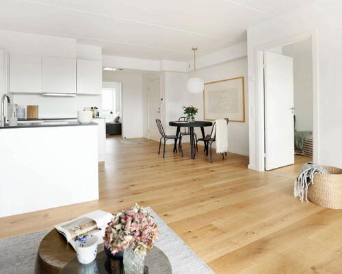 Rummelig og funktionel 3-værelses med stort køkken-alrum, walk-in-mulighed og hyggelig terrasse - Ingen bindingsperiode!