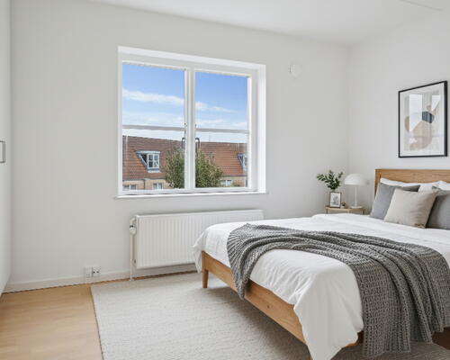 Skyllebakke Havn - Rummelig lys 2 vær. lejebolig med god altan