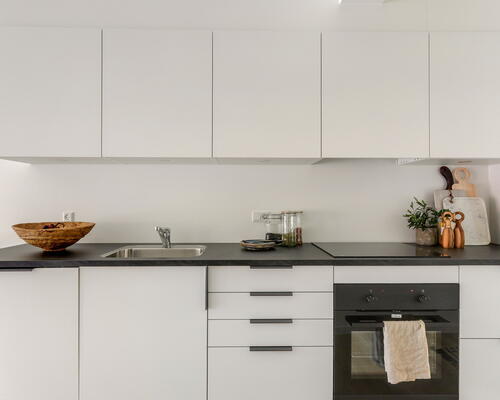 Lækker 2-værelses i Bodilhaven med altan! - KUN 2 MÅNEDERS DEPOSITUM!