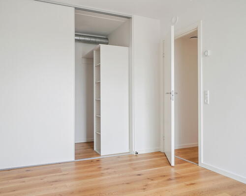 Lys og rummelig 4-værelses lejlighed med god planløsning og sydvendt altan - Ingen bindingsperiode!