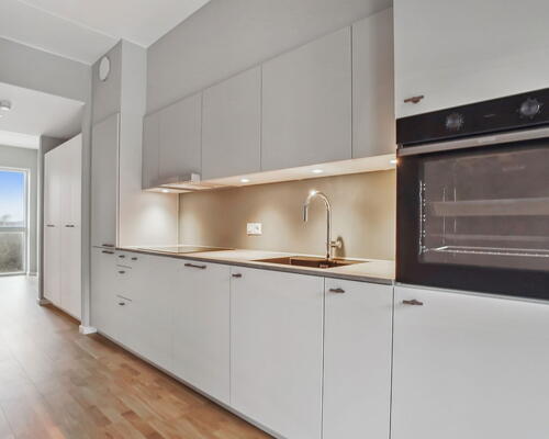 2 vær bolig i UN17 Lunden - et bofællesskab for dig over 40 år  - Mulighed for separat stue og spiseplads i 1. række til Fælled