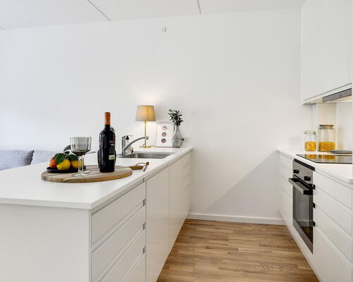 Stilfuld 2-værelses lejlighed med egen terrasse og stor stue