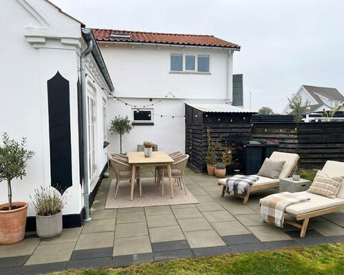 Lyst rækkehus på 109 m2 med have, egen indkørsel og moderne indretning – husdyr tilladt