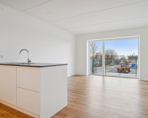 Rummelig og funktionel 3-værelses med stort køkken-alrum, walk-in-mulighed og hyggelig terrasse - Ingen bindingsperiode!