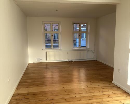 Nyistandsat 3 vær. lejlighed i centrum.