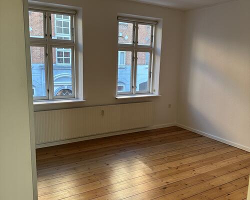 Nyistandsat 3 vær. lejlighed i centrum.