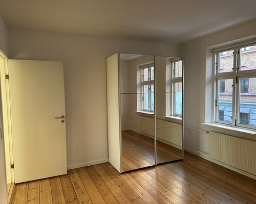 Nyistandsat 3 vær. lejlighed i centrum.