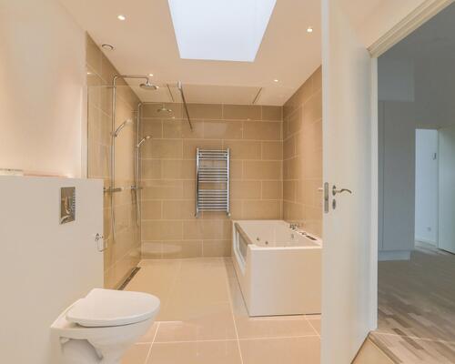 Flot enderækkehus i Hasseris Enge, til den store familie - husdyr tilladt