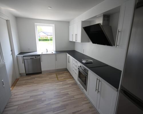 Moderne og lys lejlighed i Løgstrup