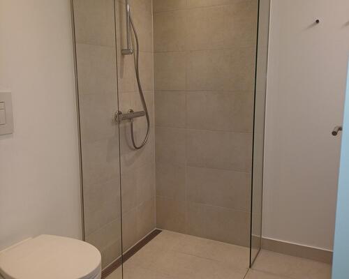 Lys 2-værelses lejlighed i Asani Haven