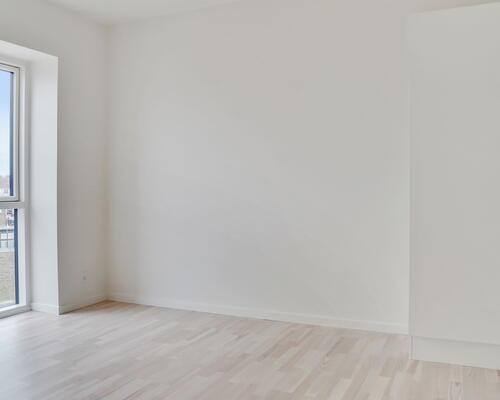 Kun 2 måneders depositum - Stor 3-værelses lejlighed med altan