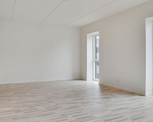 Kun 2 måneders depositum - Stor 3-værelses lejlighed med altan