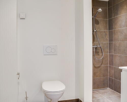 Kun 2 måneders depositum - Stor 3-værelses lejlighed med altan