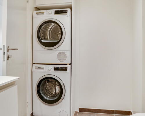 Kun 2 måneders depositum - Stor 3-værelses lejlighed med altan