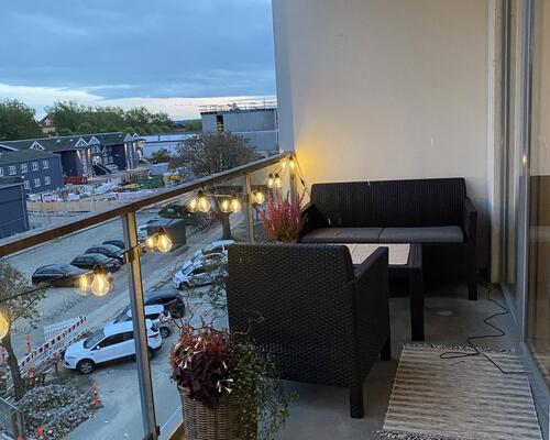 Delevenlig lejlighed med stor altan