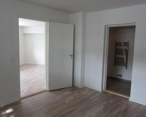 Lækker renoveret kælderlejlighed