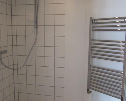 Lækker renoveret kælderlejlighed