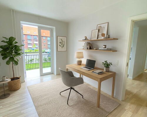 Renoveret 2-værelses lejlighed med fransk altan, tæt ved fjorden