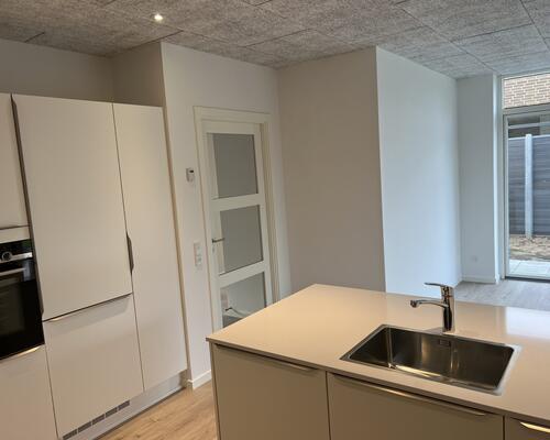 VELKOMMEN TIL RØLLIKEVEJ - NYBYGGET, ENERGIVENLIGE OG MODERNE RÆKKEHUSE TIL LEJE I ARNBJERG.