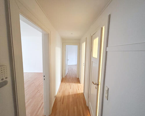 Lys 2-værelses lejlighed i vestbyen