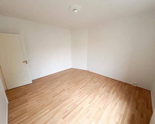 Lys 2-værelses lejlighed i vestbyen