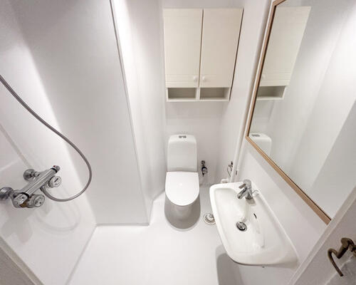 Lys 2-værelses lejlighed i vestbyen